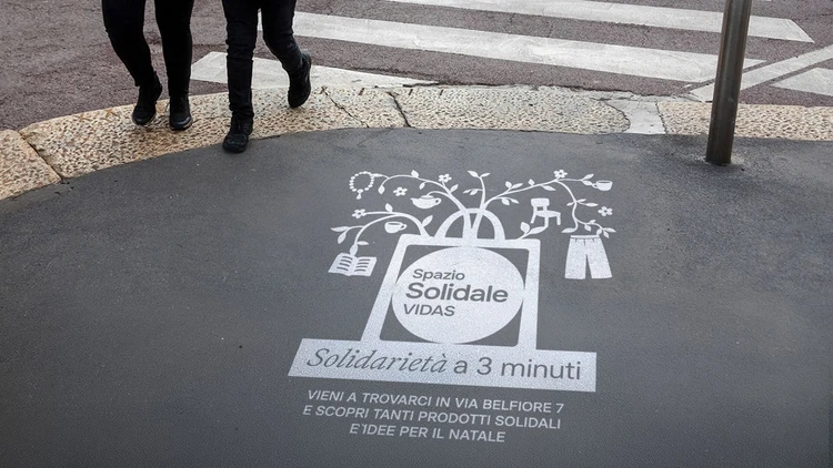 Marciapiede Milano Spazio Solidale VIDAS